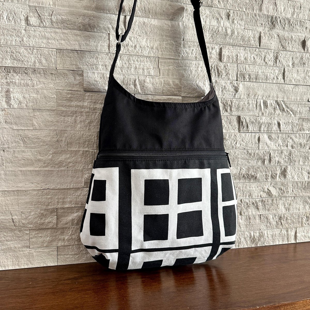 2 Pockets Hobo Bag - Urban Grid Weave