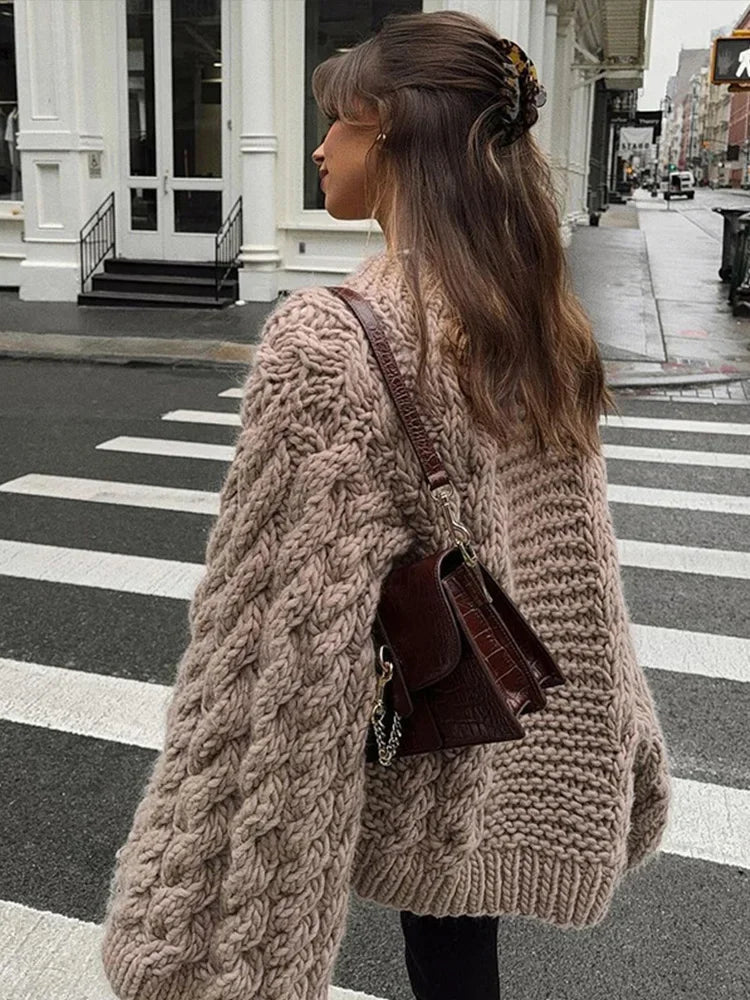 Lisa | Women's Oversized Cable Knit Sweater