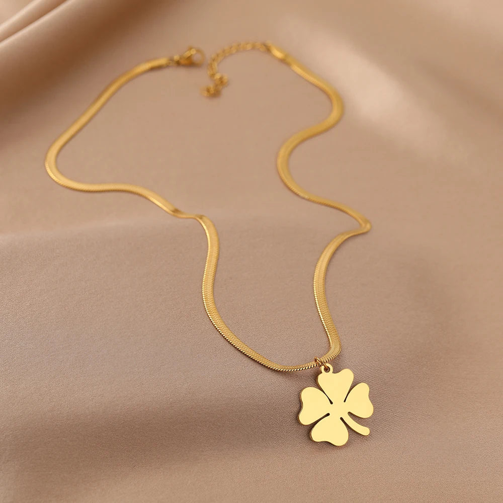 Snake Chain Necklace with Clover Charm