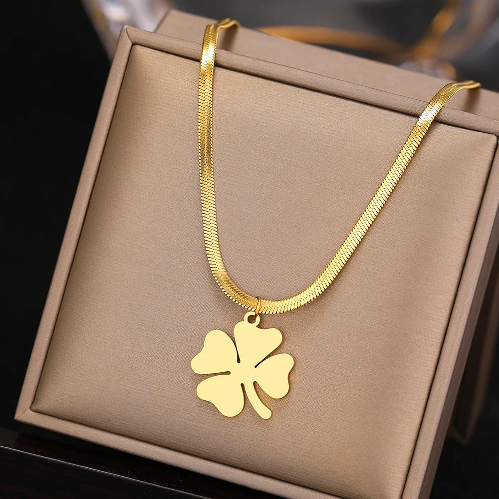 Snake Chain Necklace with Clover Charm